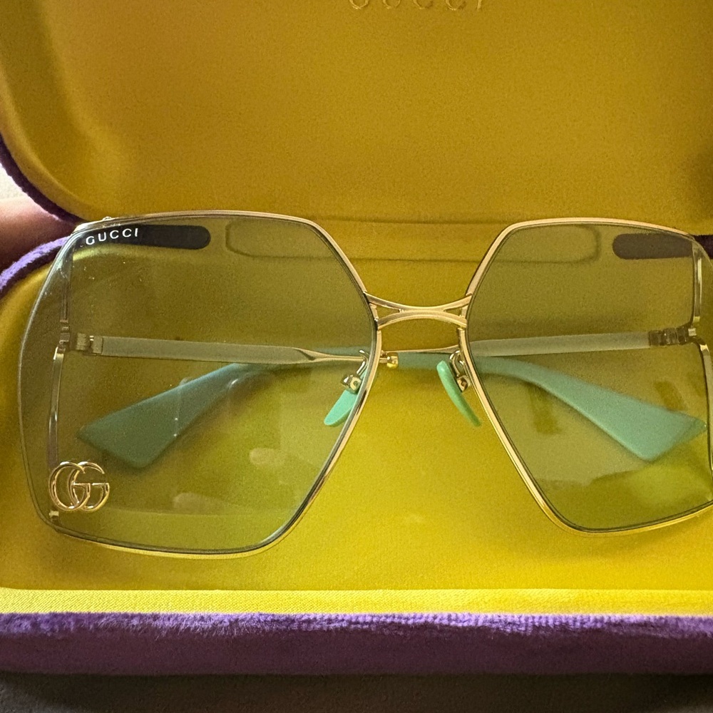 Authentic GUCCI gold frame sunglasses - Picture 3 of 10